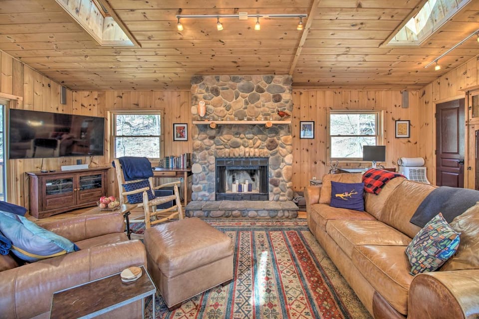 Cabin w/ Decks & Fire Pit Near Lost River! Cabin in Shenandoah Valley