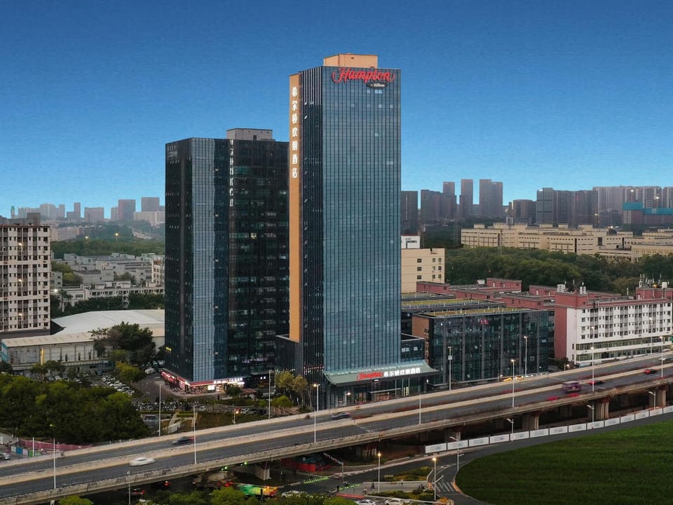Property building, Day, Neighbourhood, City view, Location