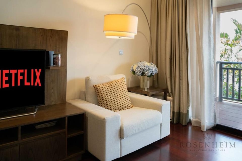 TV and multimedia, Living room, Seating area, Evening entertainment