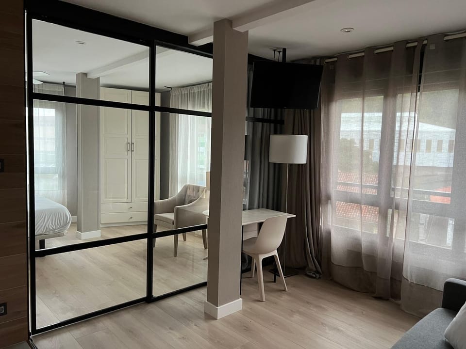 Bed, Living room, Photo of the whole room, Seating area, Bedroom