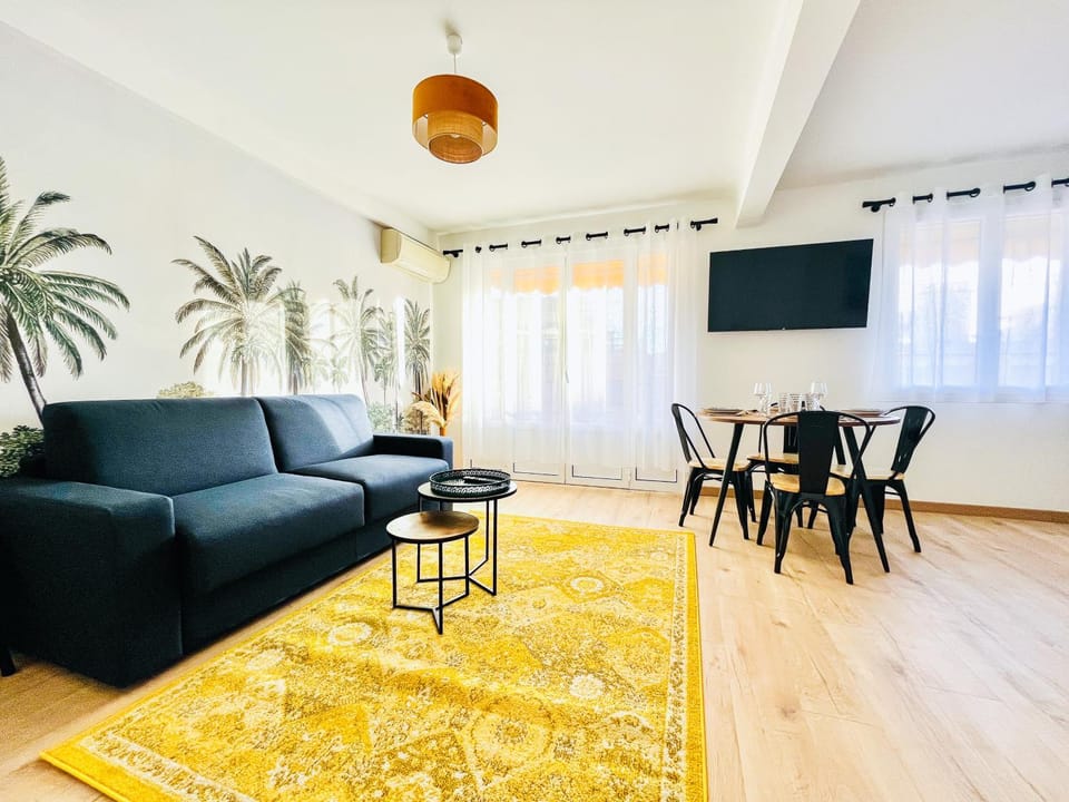 TV and multimedia, Living room, Dining area
