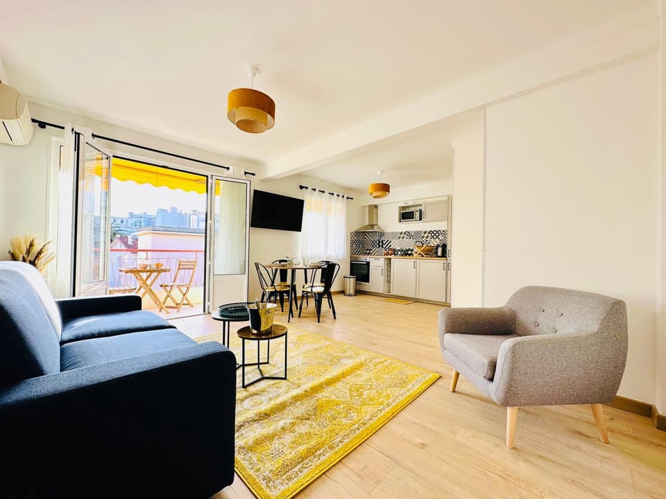 Kitchen or kitchenette, Living room, Dining area