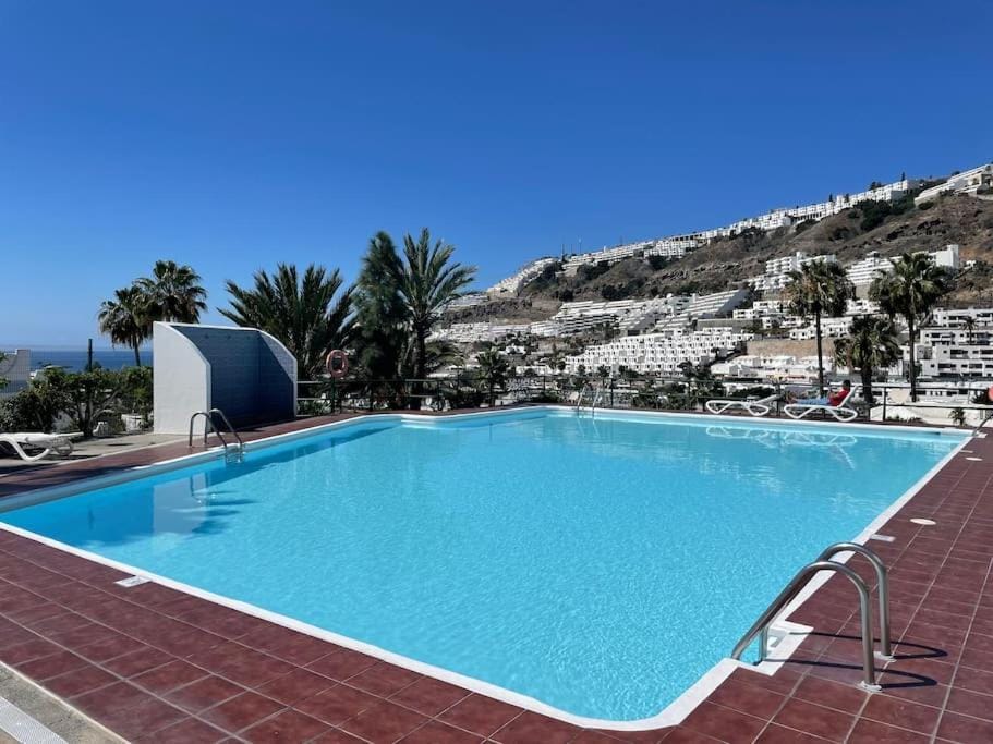 Pool view, Sea view, Swimming pool, sunbed