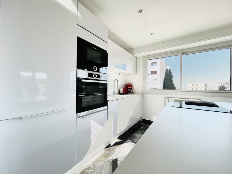 Coffee/tea facilities, Kitchen or kitchenette, microwave, oven