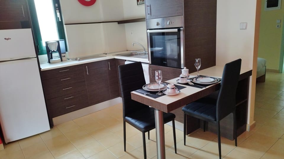 Dining area, Breakfast, Dinner, pet friendly, laundry, kitchen