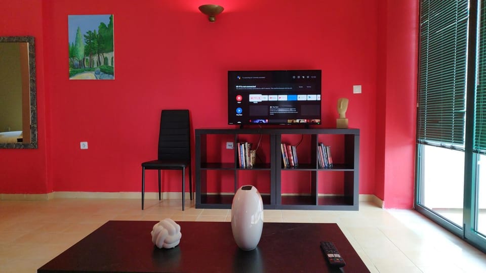Communal lounge/ TV room, TV and multimedia, Living room, Seating area, Evening entertainment