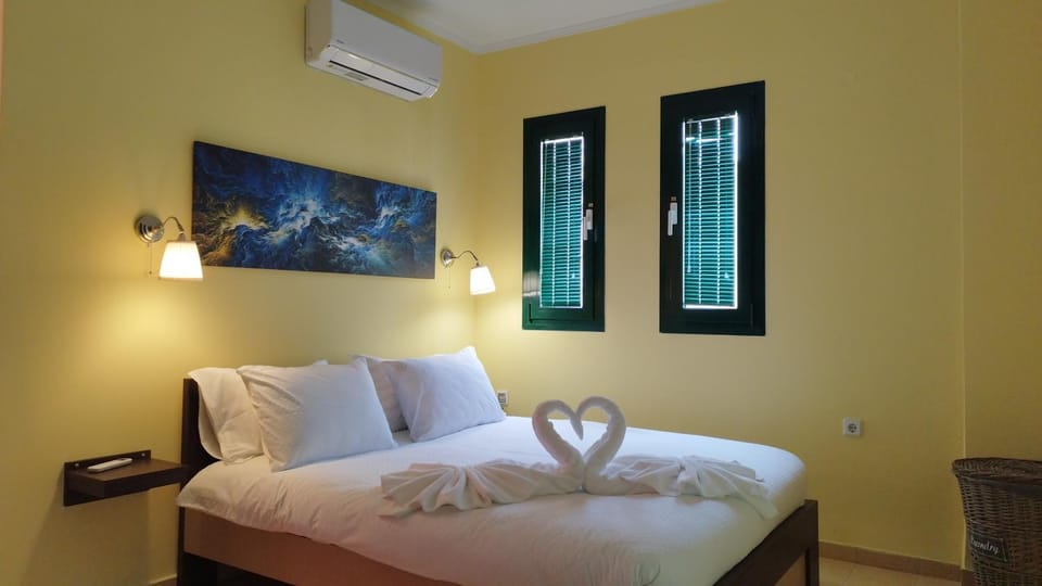 Bed, Photo of the whole room, Bedroom, air conditioner