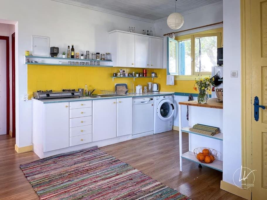 Kitchen or kitchenette, dishwasher, pet friendly, stove, washing machine