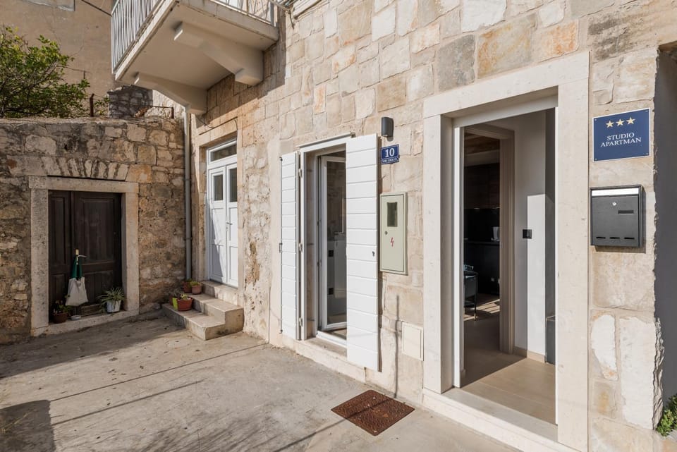 Tiny Secret House Apartment in Komiža