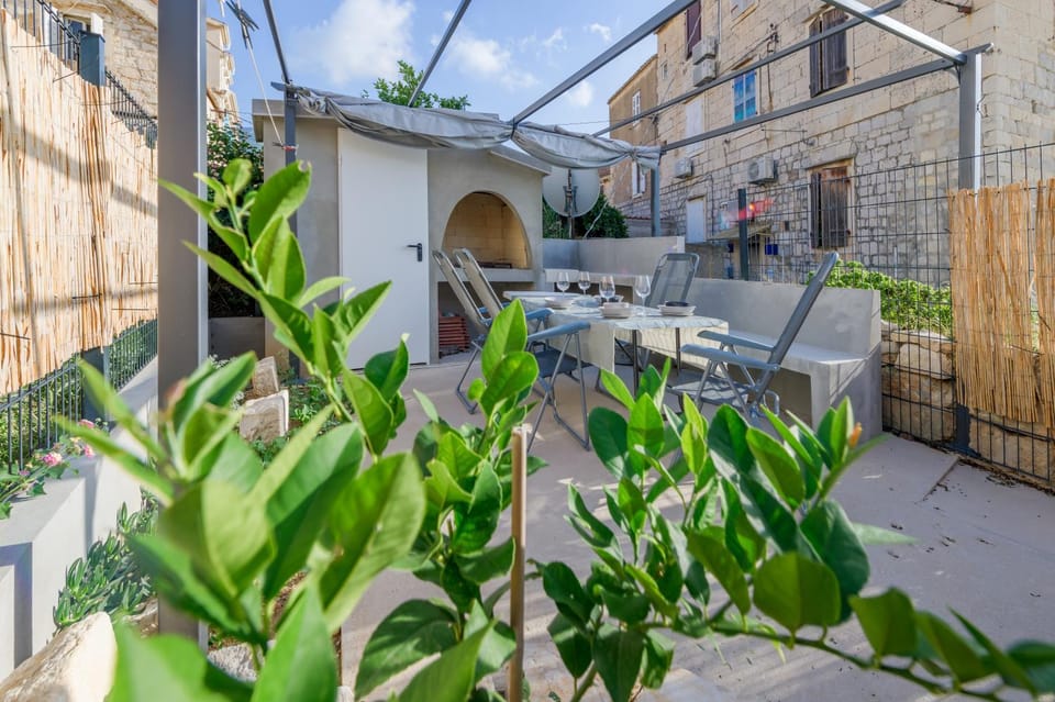 Tiny Secret House Apartment in Komiža