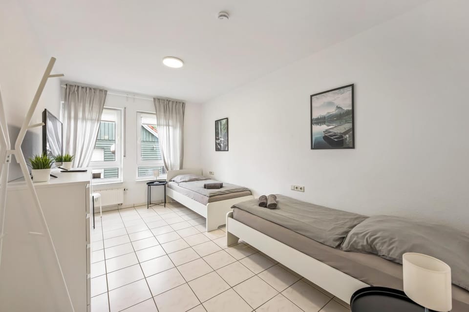 Bed, TV and multimedia, Bedroom
