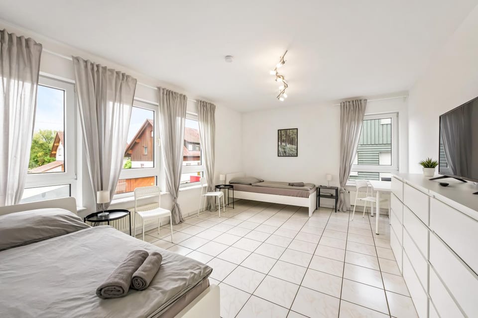 Bed, TV and multimedia, Bedroom