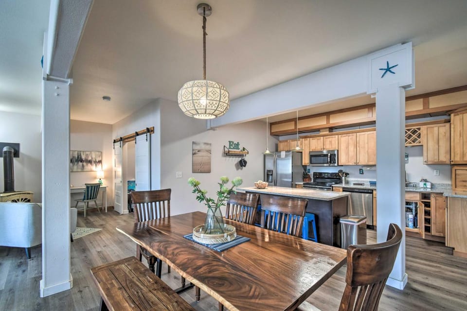 Waterfront Vacation Rental in Ocean Shores Apartment in Ocean Shores