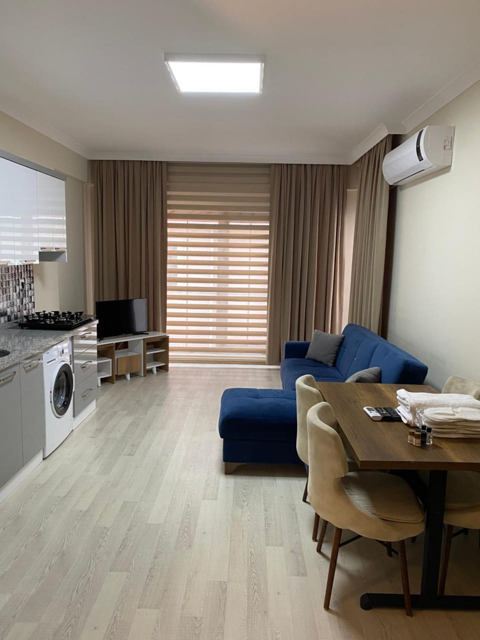 Kitchen or kitchenette, Living room, stove