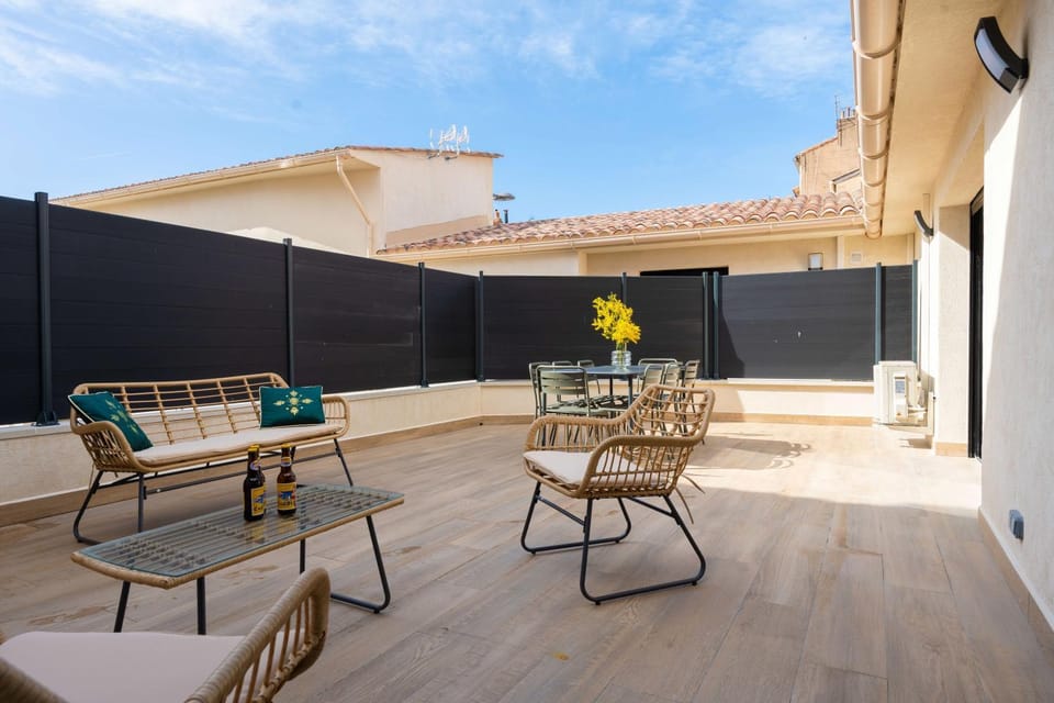View (from property/room), Balcony/Terrace, Living room