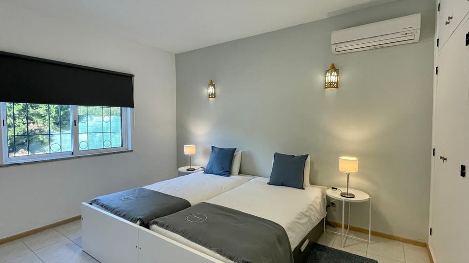 Bed, Bedroom, air conditioner