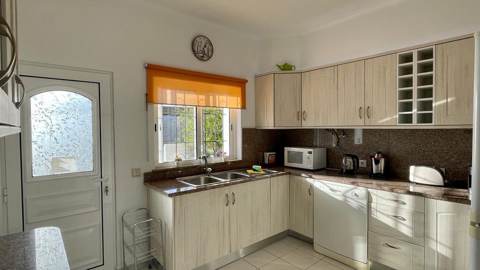 Coffee/tea facilities, Kitchen or kitchenette, dishwasher, minibar, pet friendly, stove, toaster