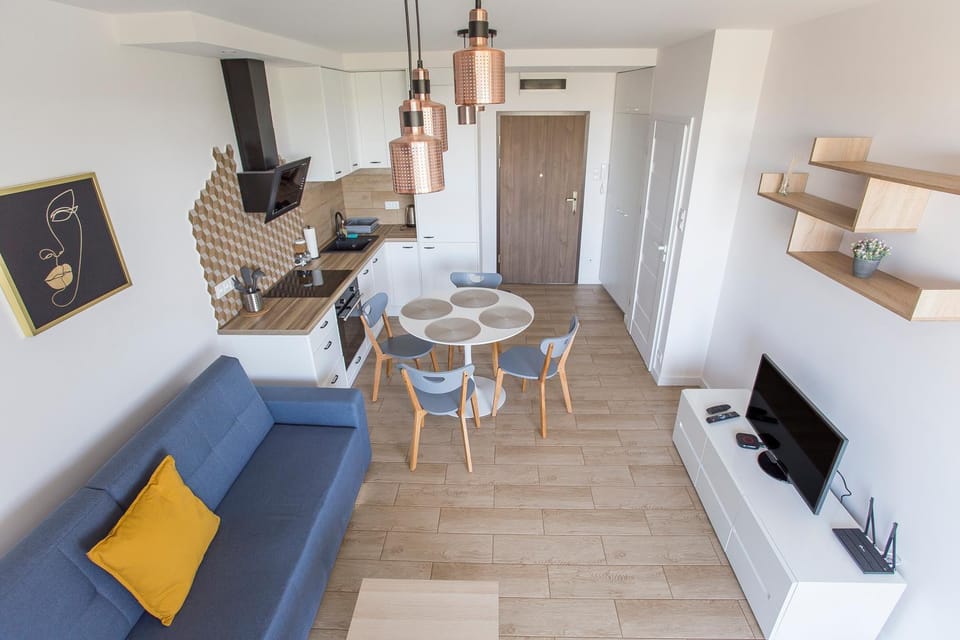 TV and multimedia, Kitchen or kitchenette, Living room, Seating area, Dining area