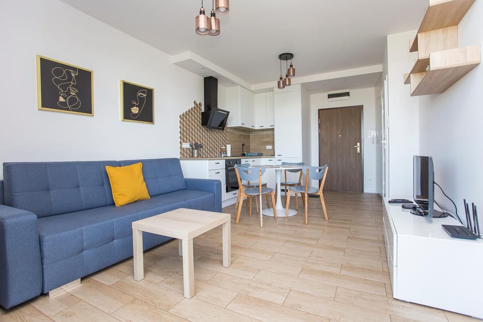 TV and multimedia, Kitchen or kitchenette, Living room, Seating area, Dining area