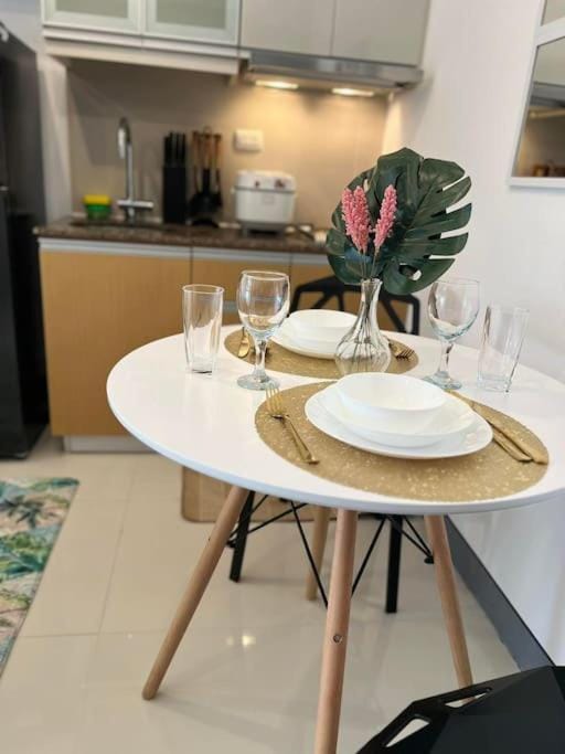 Cozy Studio Viceroy Residences McKinley Hill Bgc Apartment in Makati