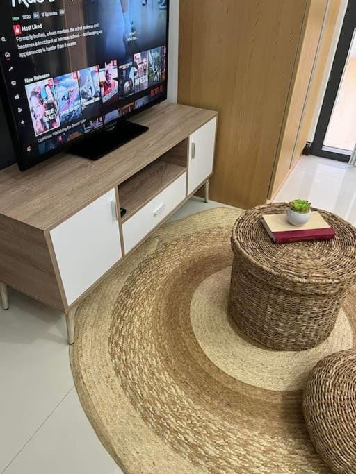 Cozy Studio Viceroy Residences McKinley Hill Bgc Apartment in Makati