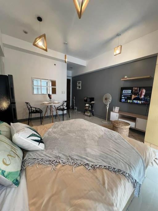 Cozy Studio Viceroy Residences McKinley Hill Bgc Apartment in Makati