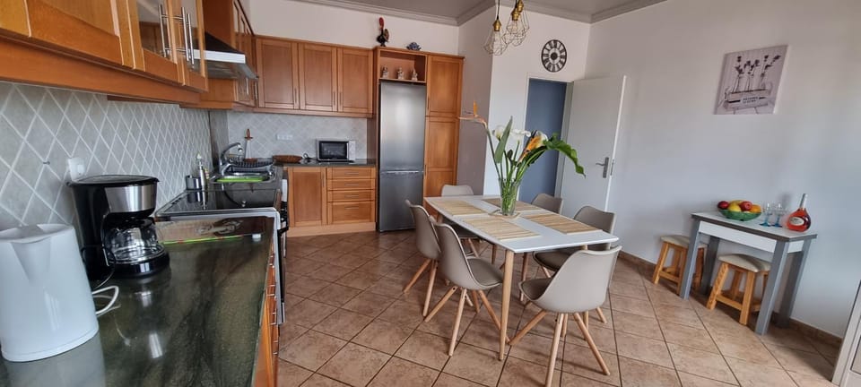 Kitchen or kitchenette, Dining area, dishwasher, minibar, pet friendly, stove, toaster