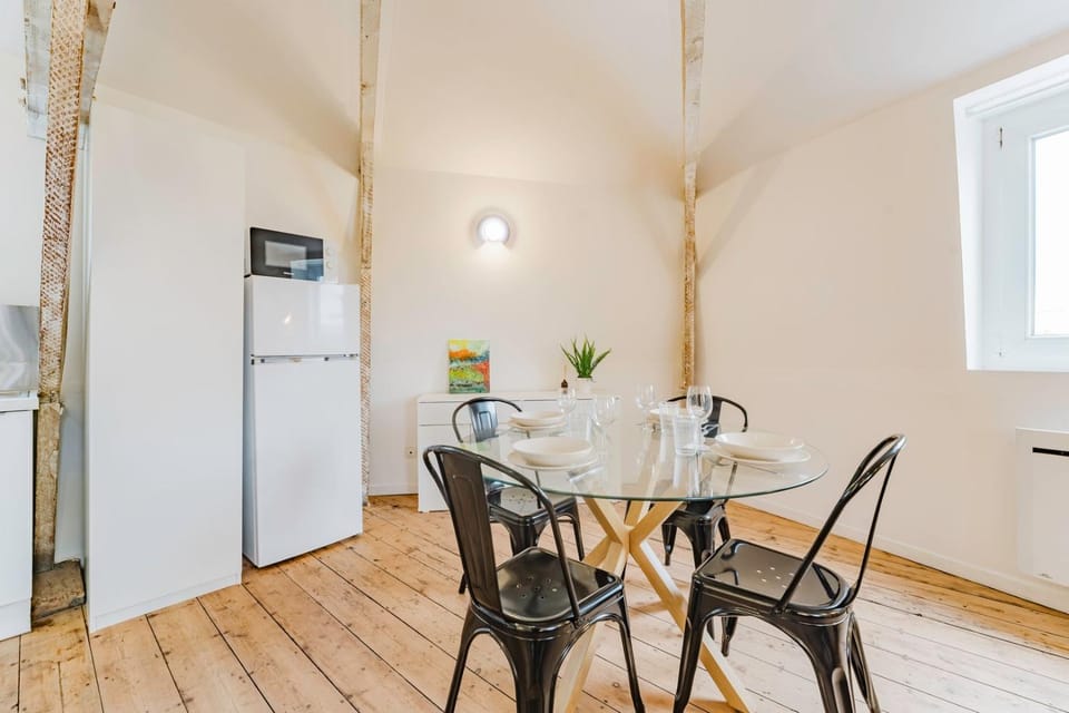 Charming 2-bedroom apartment at Croisé Laroche Apartment in Hauts-de-France