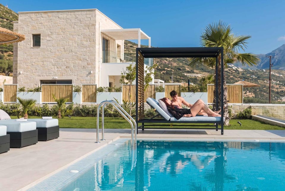 Day, Swimming pool, sunbed