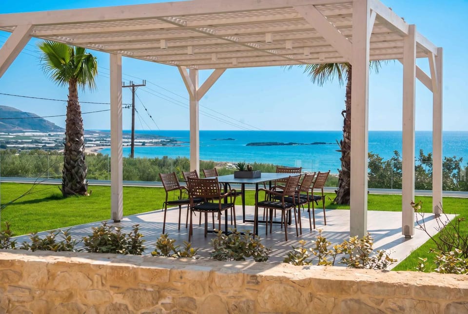 Day, Garden, View (from property/room), Dining area, Garden view, Sea view