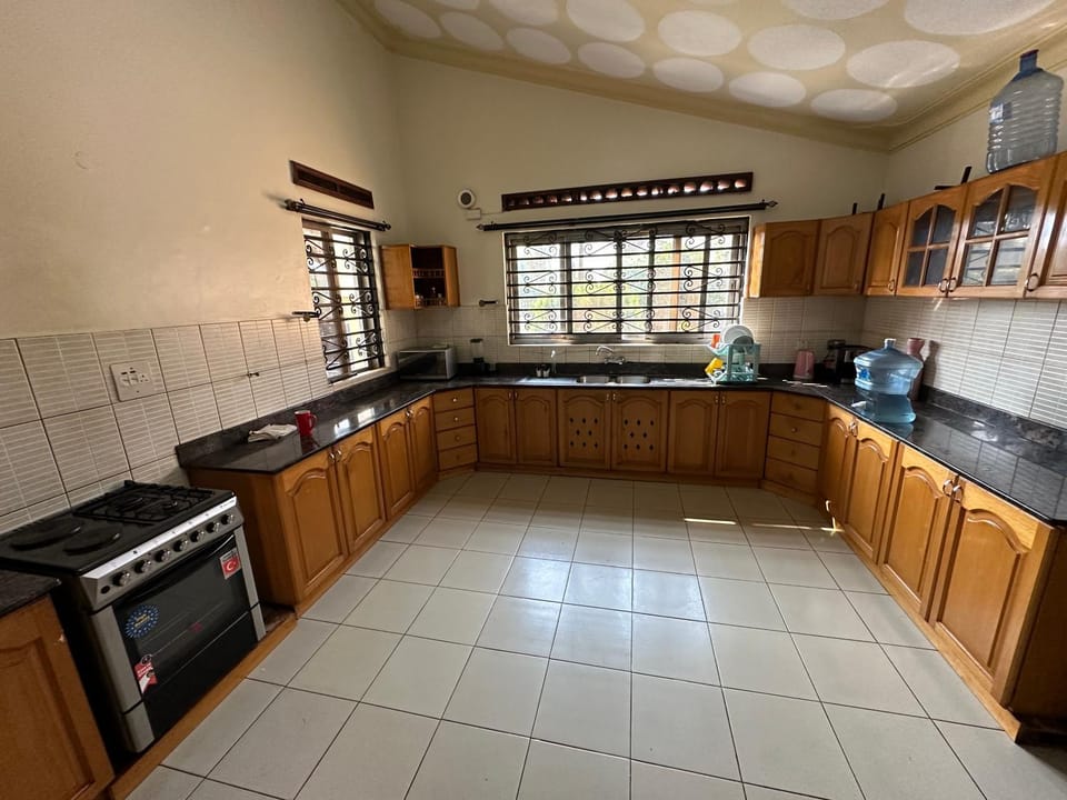 Beautiful home opposite Speke Resort Munyonyo near Lake Victoria Villa in Kampala