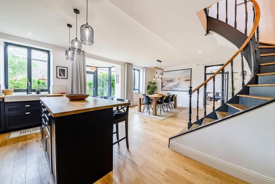 Kitchen or kitchenette, Living room, Dining area