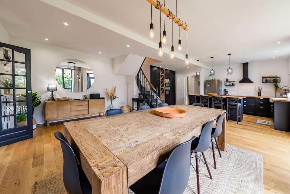 Kitchen or kitchenette, Living room, Dining area