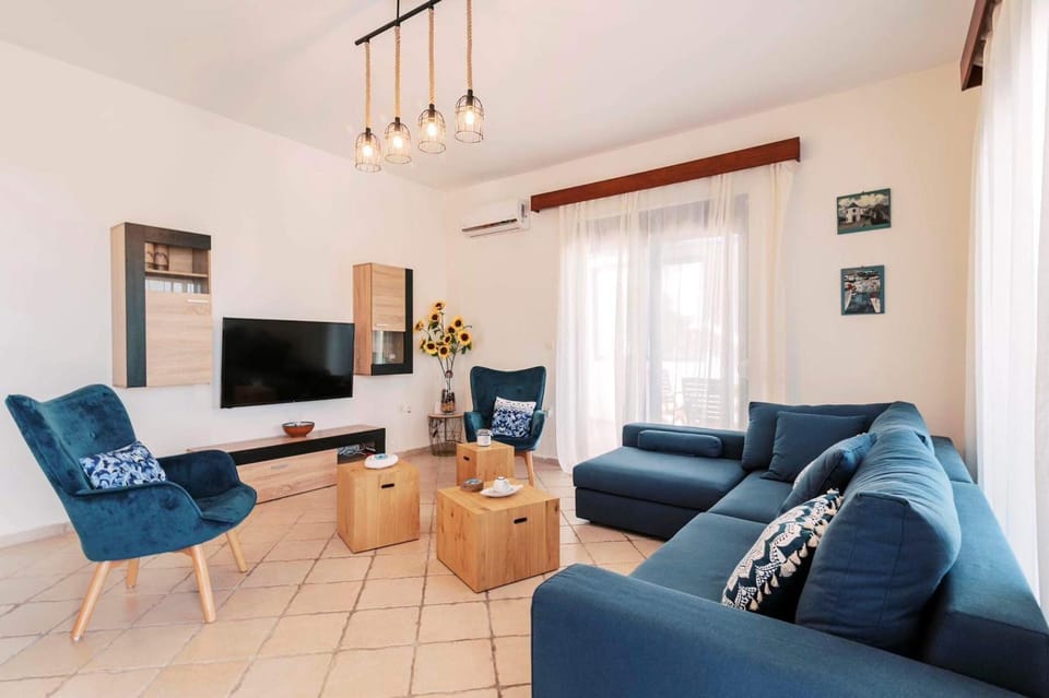 Communal lounge/ TV room, TV and multimedia, Living room, Seating area