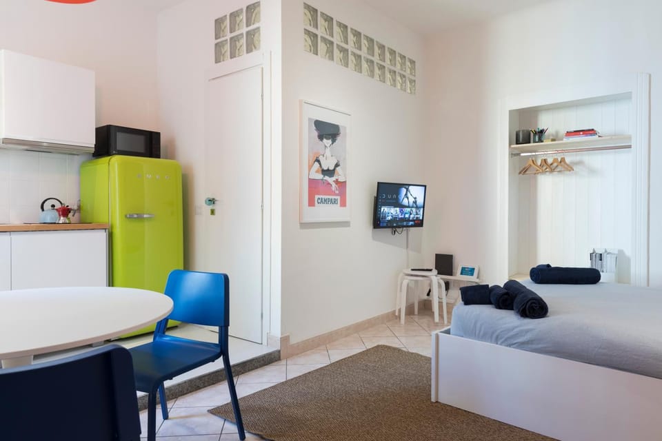 Bed, TV and multimedia, Kitchen or kitchenette, Living room, Seating area, Dining area, Evening entertainment, Bedroom, hair dresser, minibar