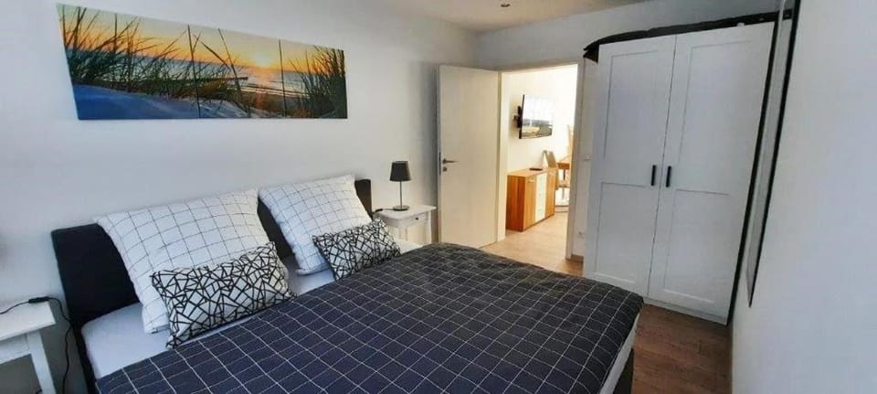 Bed, Living room, wardrobe