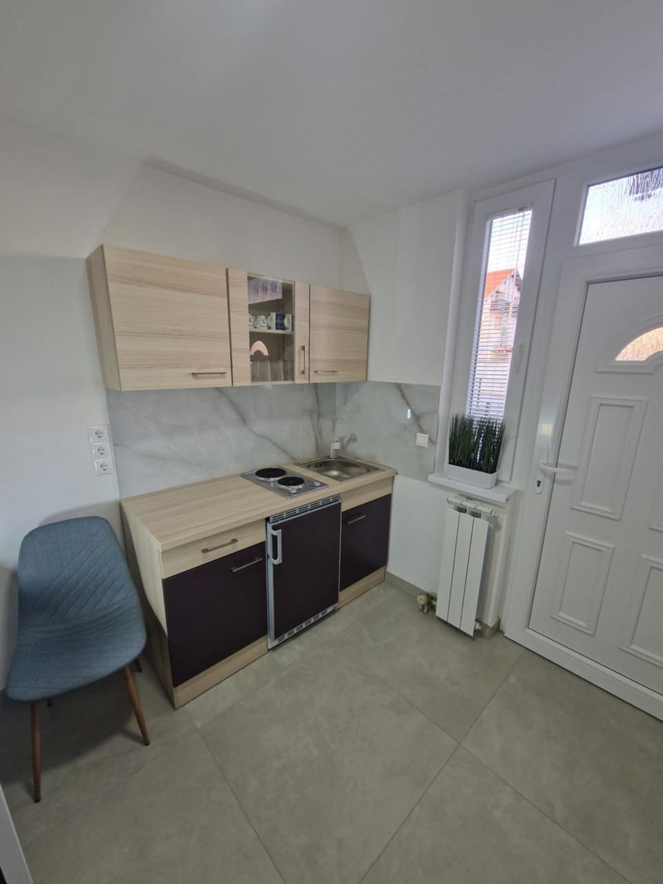 Kitchen or kitchenette, Dining area, minibar, stove