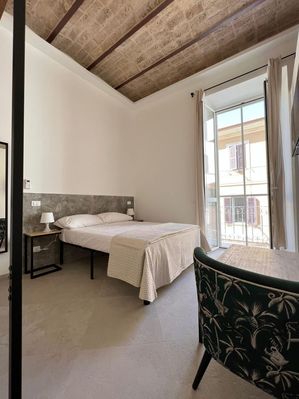 Bed, Photo of the whole room, Bedroom, air conditioner