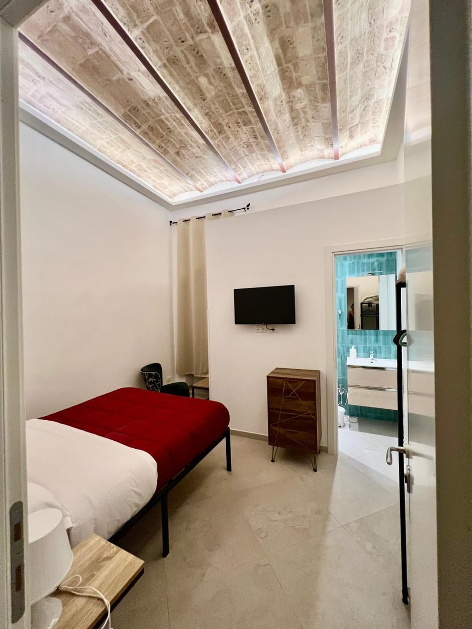 People, Bathroom, TV and multimedia, Photo of the whole room, Bedroom, Landmark view, Street view, Family, heating, internet, towels, wedding, air conditioner
