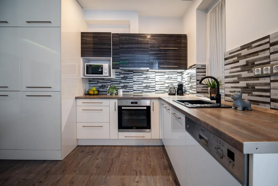 Coffee/tea facilities, Kitchen or kitchenette, Meals, dishwasher, microwave, minibar, oven, pet friendly, stove, toaster, kitchen