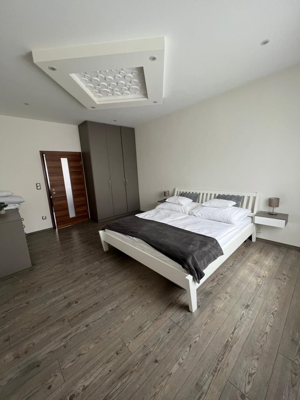 Bed, Bedroom, towels