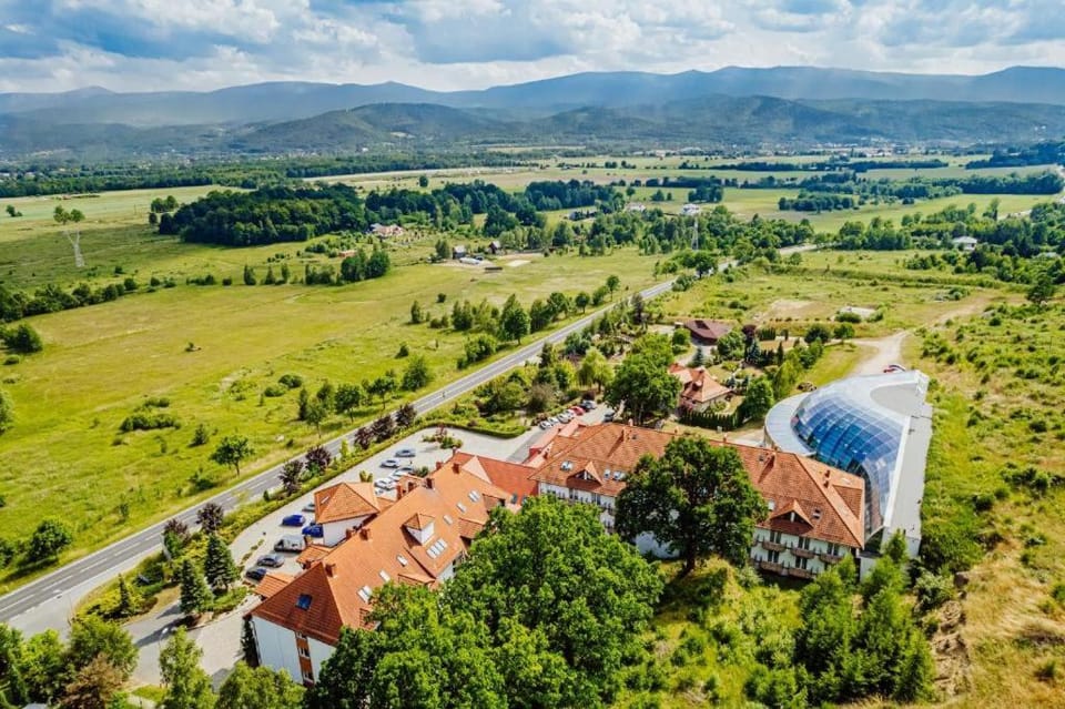 Property building, Nearby landmark, Bird's eye view, Mountain view