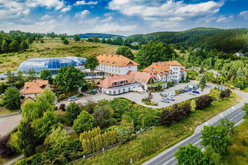 Property building, Nearby landmark, Bird's eye view