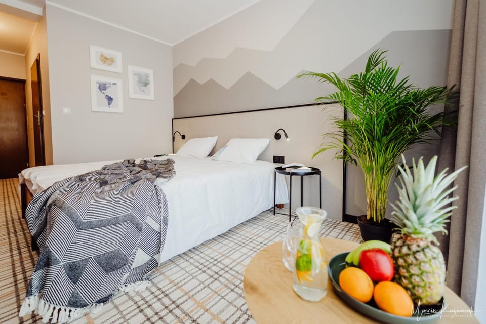 Bed, TV and multimedia, Photo of the whole room, Bedroom, Guests