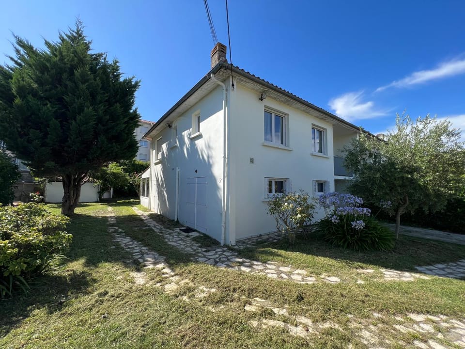 Maison indépendante avec 6 chambres proche du tram A House in Nouvelle-Aquitaine