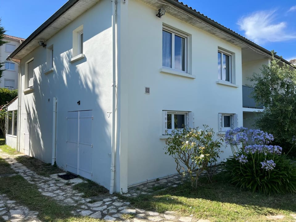 Maison indépendante avec 6 chambres proche du tram A House in Nouvelle-Aquitaine