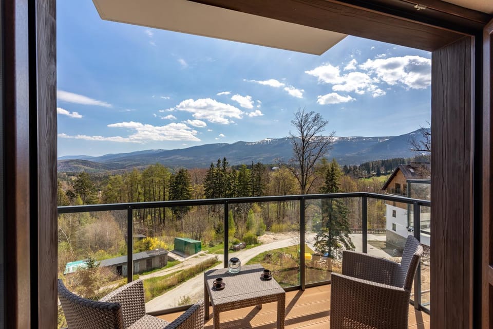 Balcony/Terrace, Mountain view