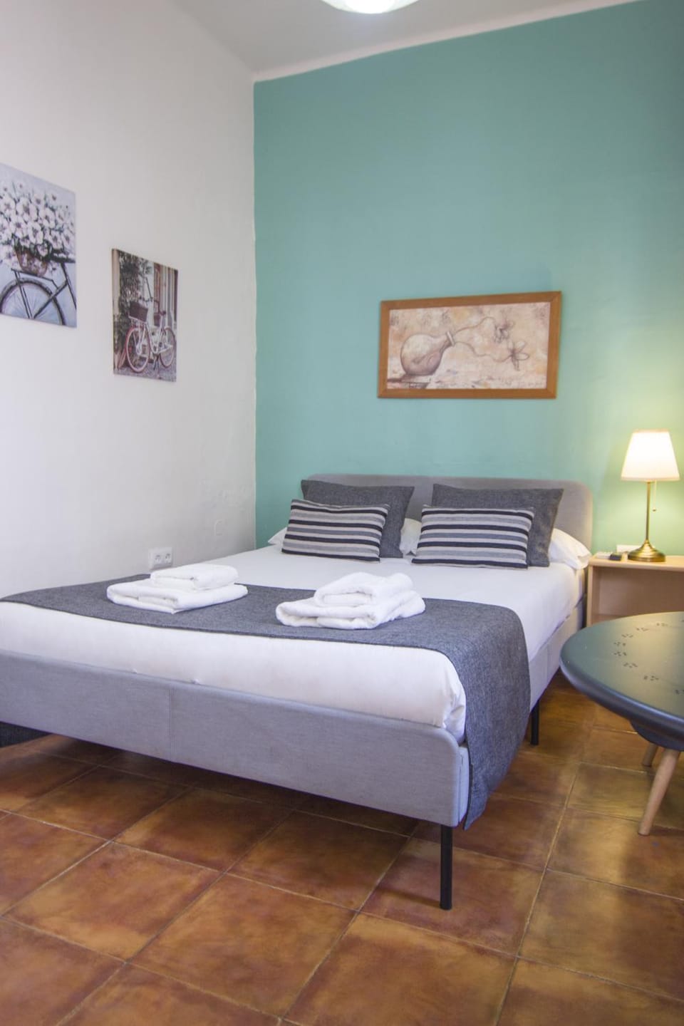 Bed, Decorative detail, Bedroom, towels