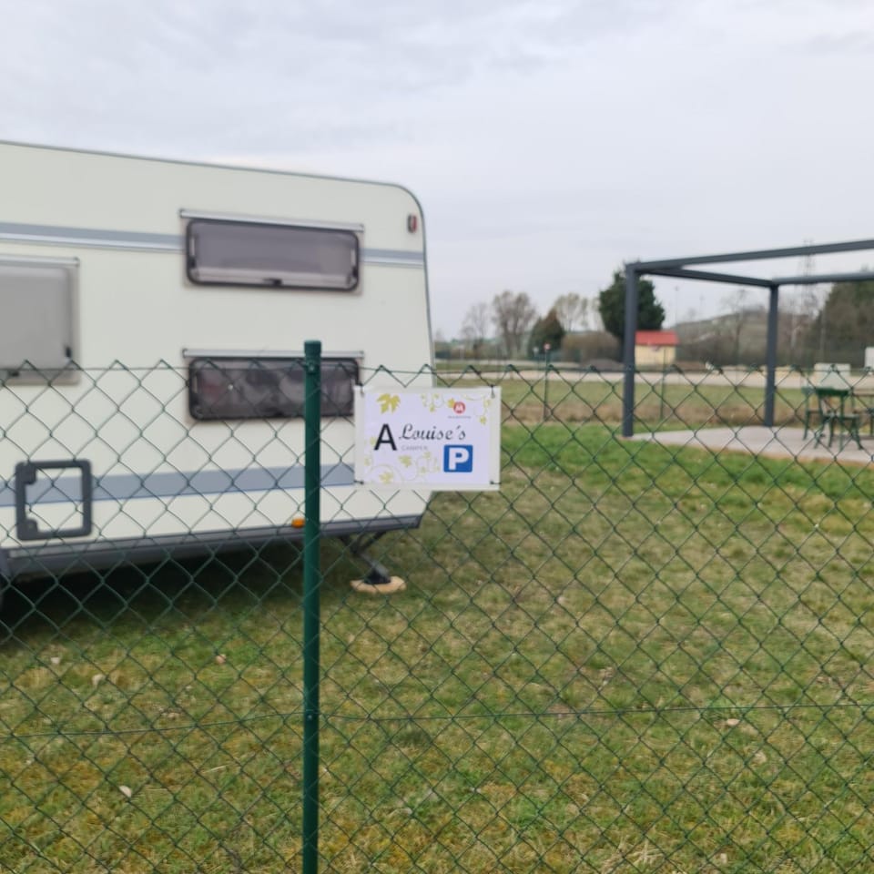 Natural landscape, Logo/Certificate/Sign, Garden view, Parking