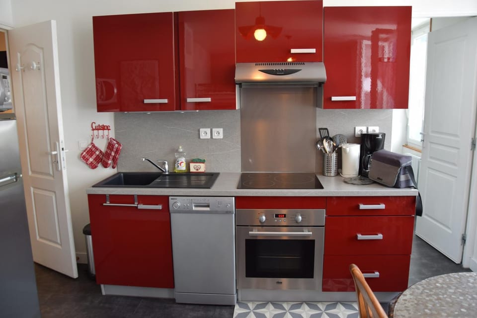 Kitchen or kitchenette, dishwasher, oven, stove, toaster